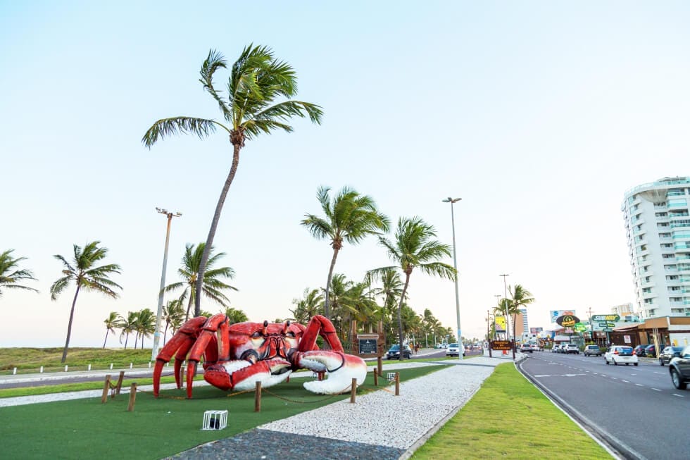 passarela do caranguejo vista da calcada em aracaju sergipe orla de atalaia